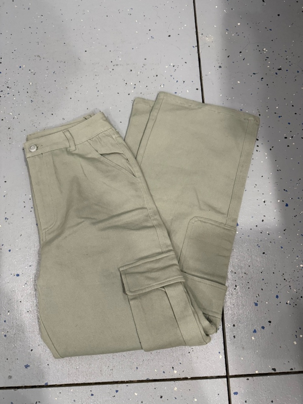 Straight Leg Cargo Pants in Light Sage
